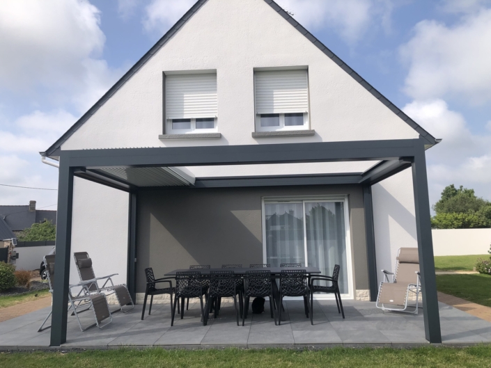 ravalement de façade sur une belle petite maison, peitnure bicolore