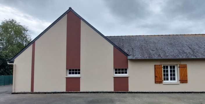 Ravalement de façade chantier de Lantic après travaux.