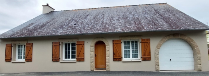 Ravalement de façade chantier de Lantic après travaux.